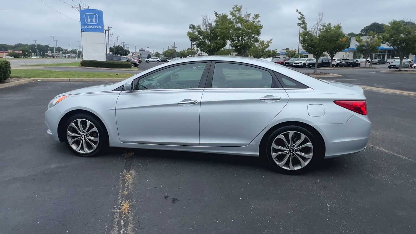 Thumbnail: 2013 Hyundai Sonata - 6