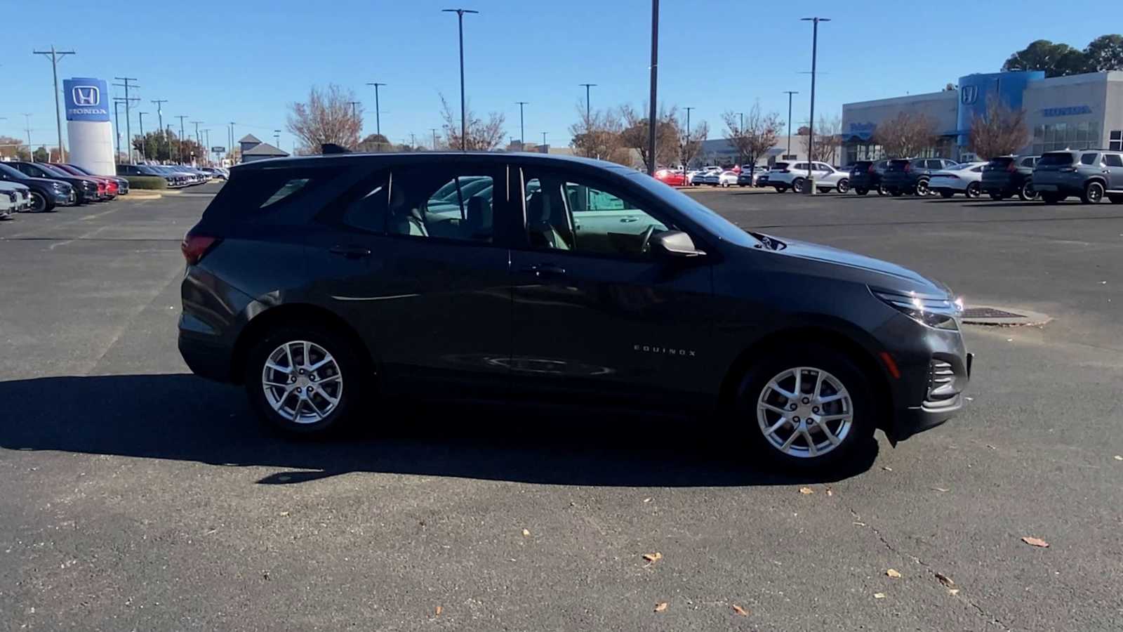 Thumbnail: 2022 Chevrolet Equinox - 9