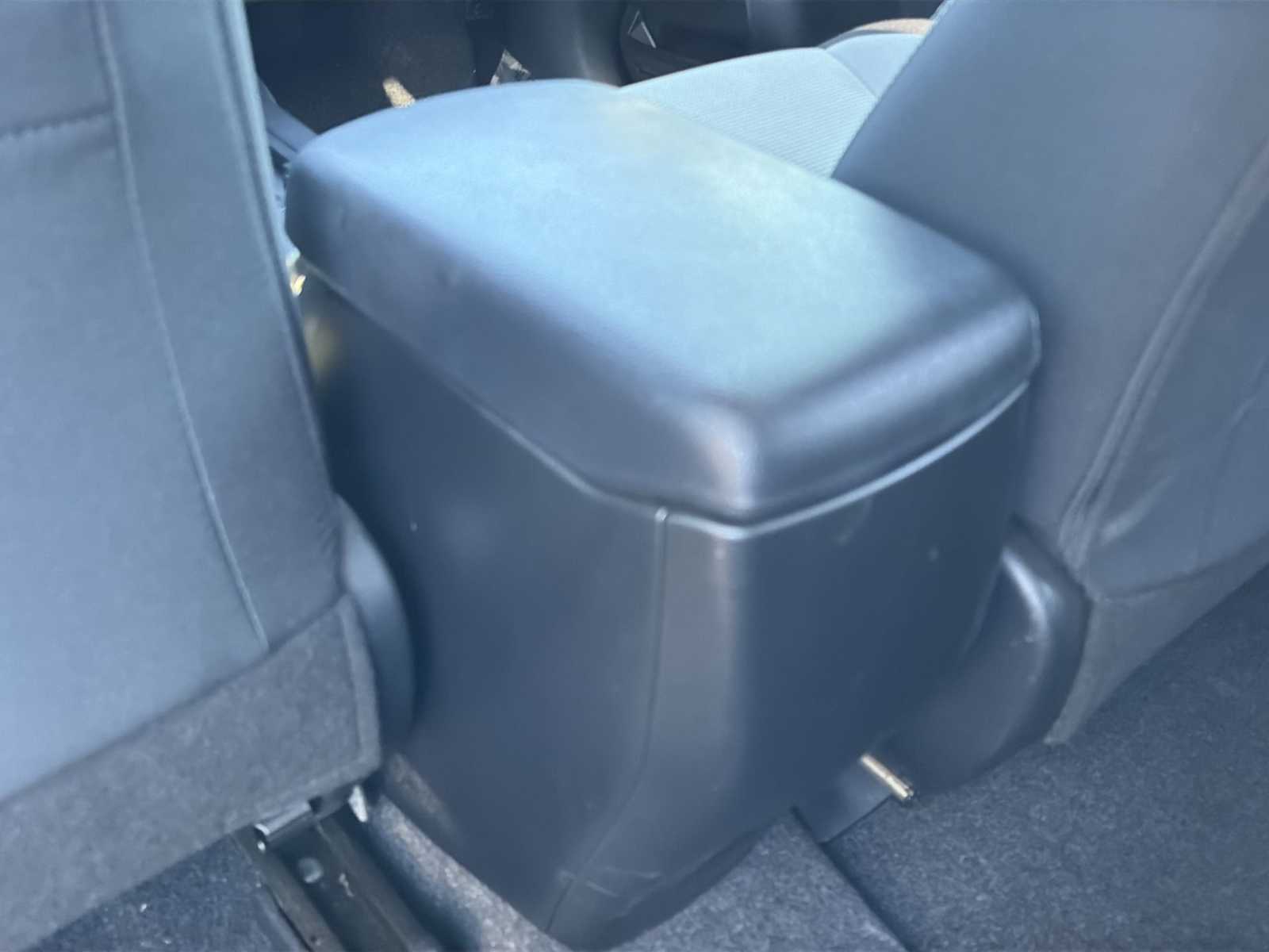 Thumbnail: 2018 Toyota RAV4 - 21