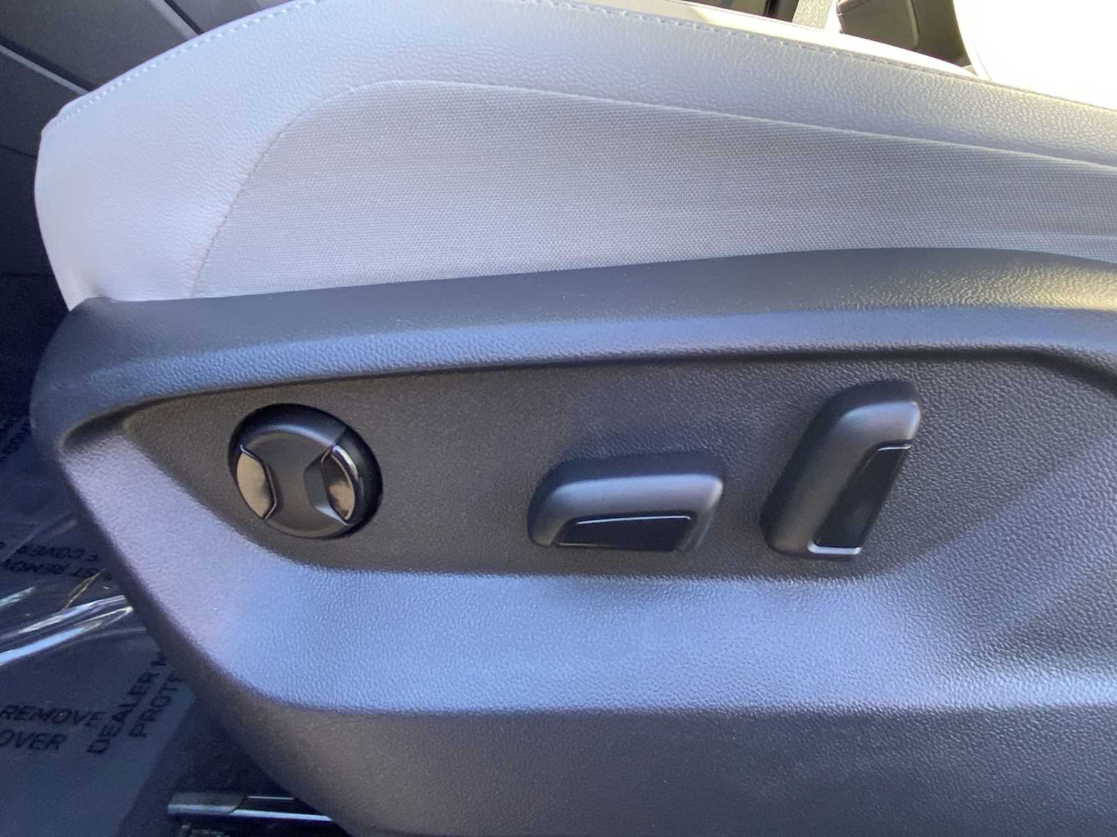 Thumbnail: 2021 Volkswagen Tiguan - 14