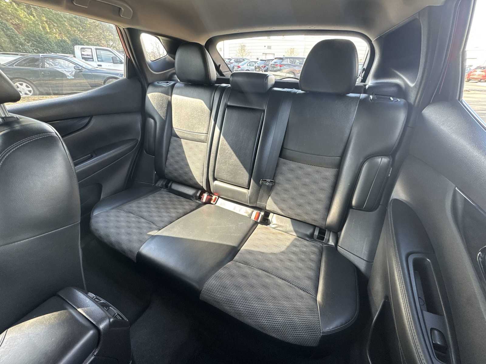 Thumbnail: 2022 Nissan Rogue Sport - 22