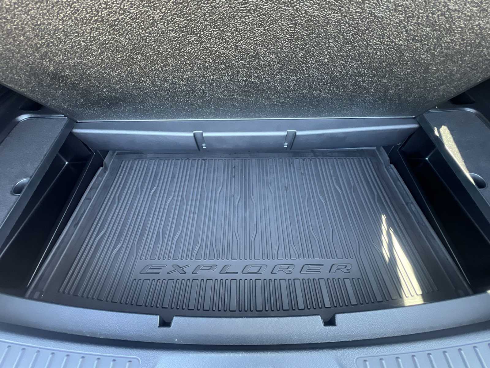 Thumbnail: 2020 Ford Explorer - 21