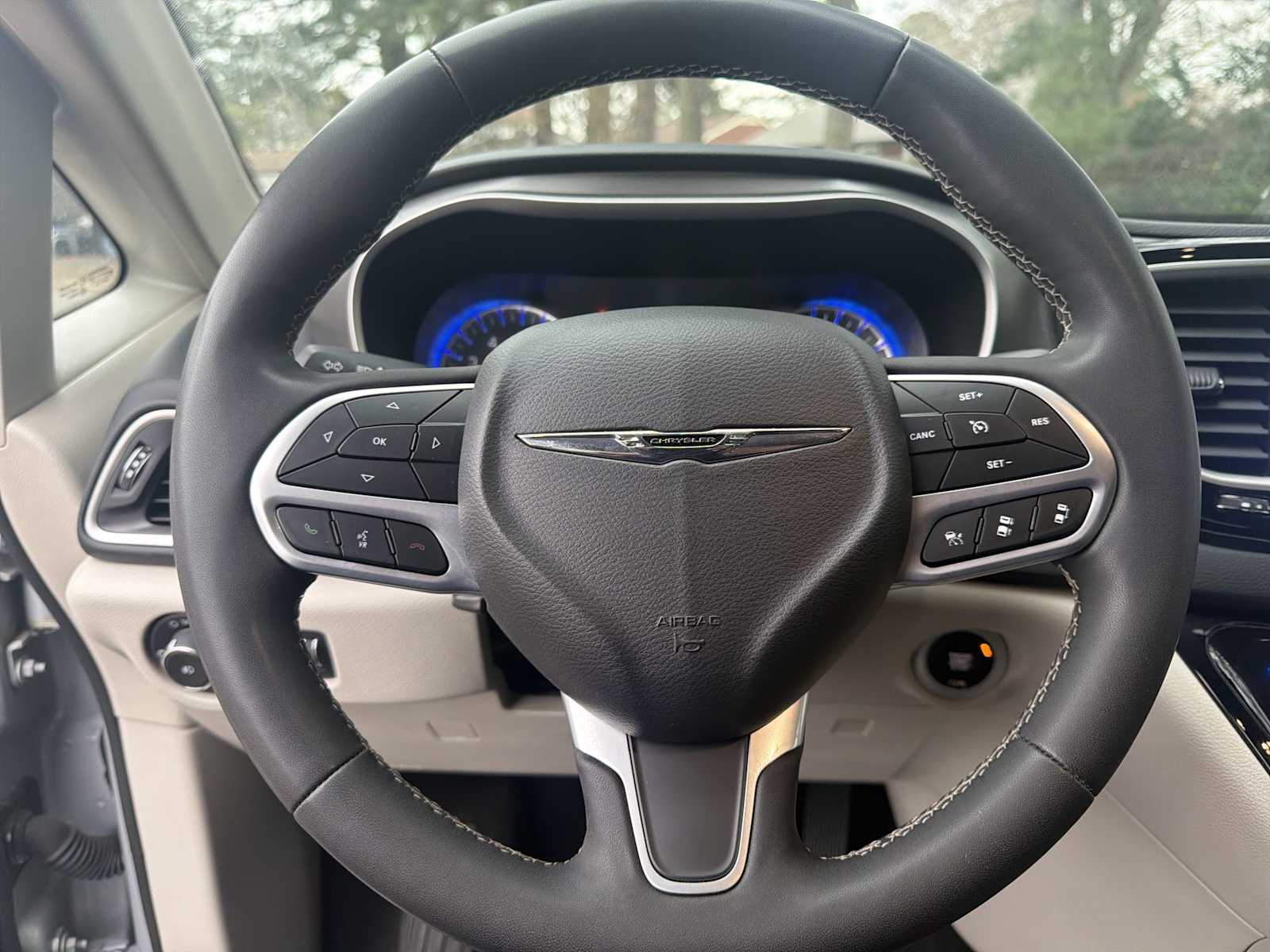 Thumbnail: 2023 Chrysler Pacifica - 11