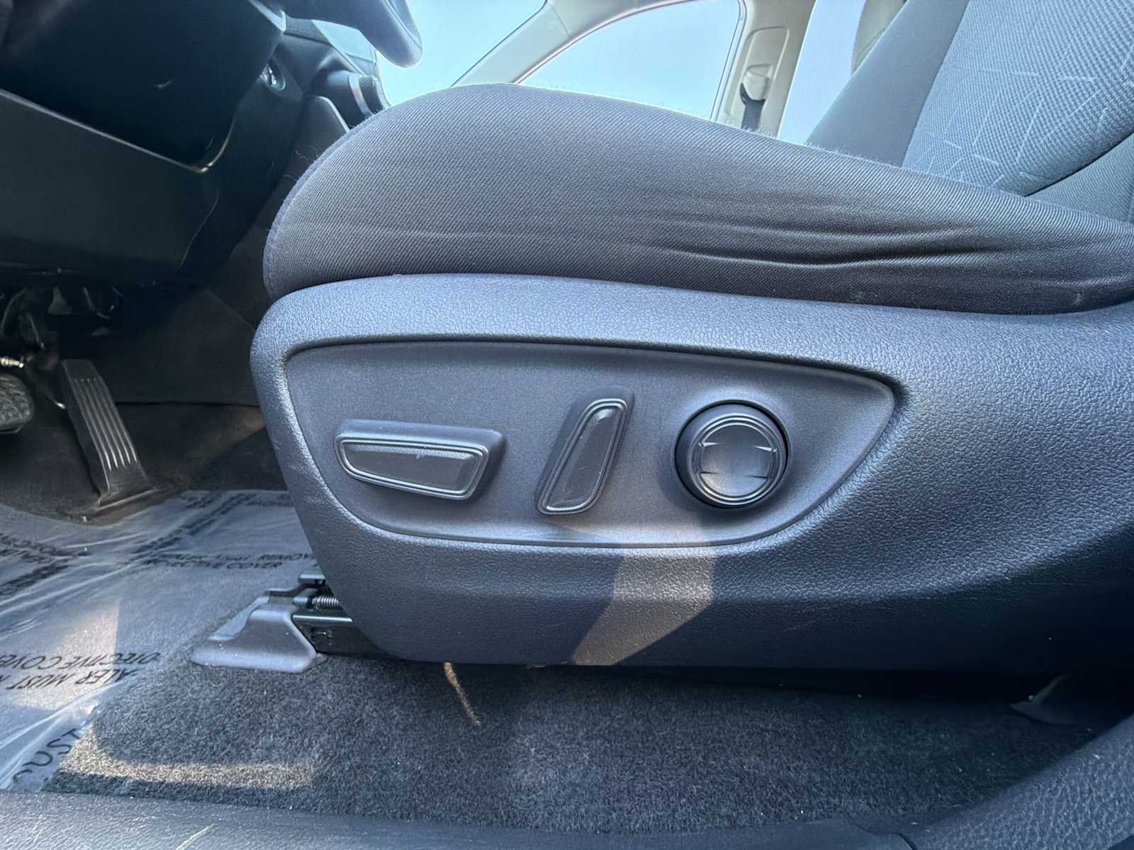 Thumbnail: 2023 Toyota RAV4 - 14