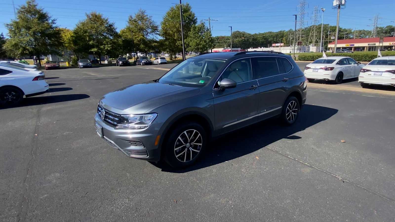 Thumbnail: 2021 Volkswagen Tiguan - 4