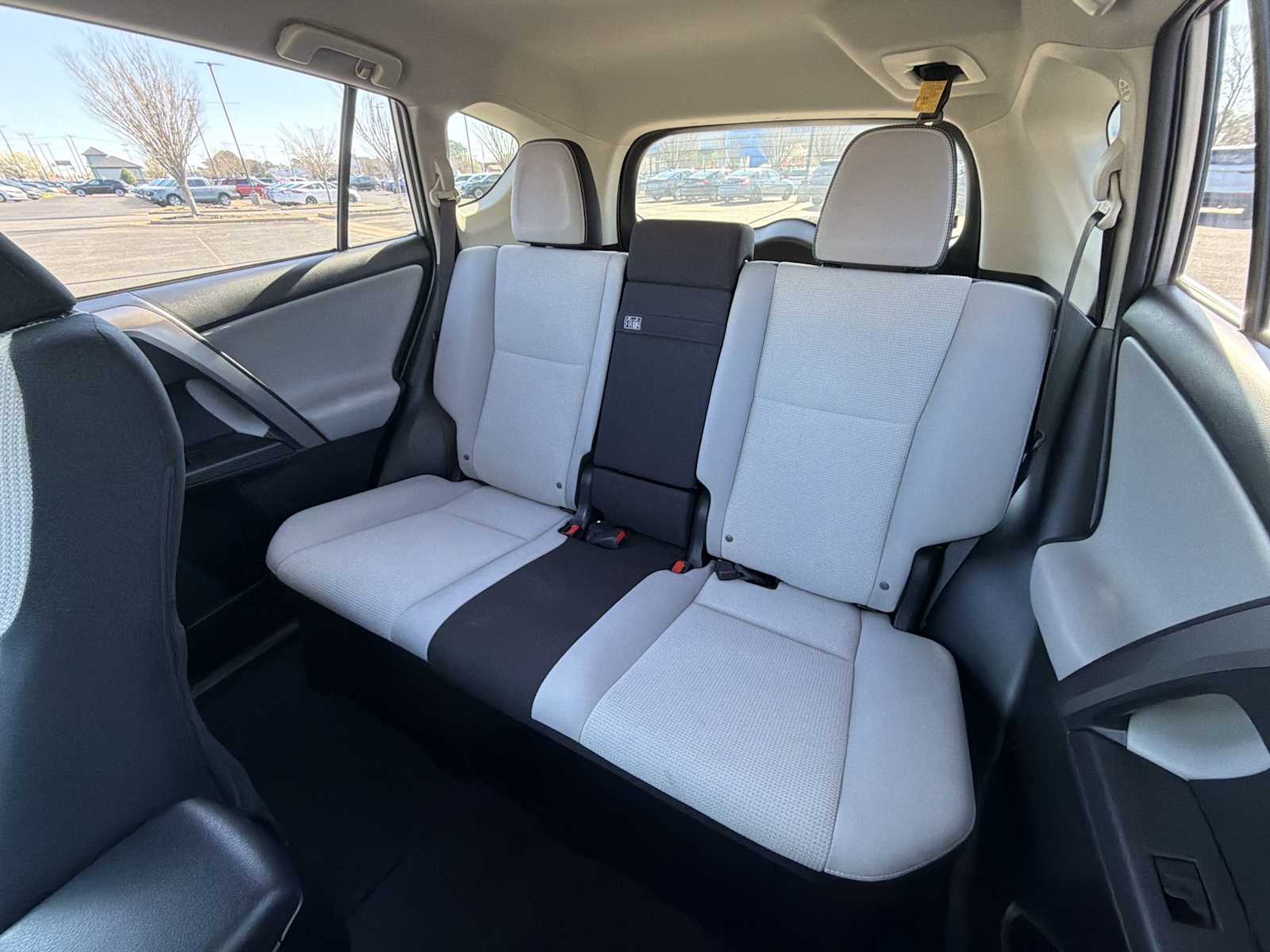 Thumbnail: 2018 Toyota RAV4 - 23