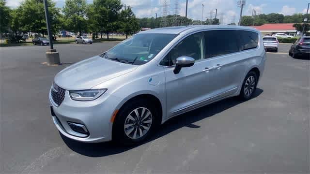 Thumbnail: 2023 Chrysler Pacifica - 4
