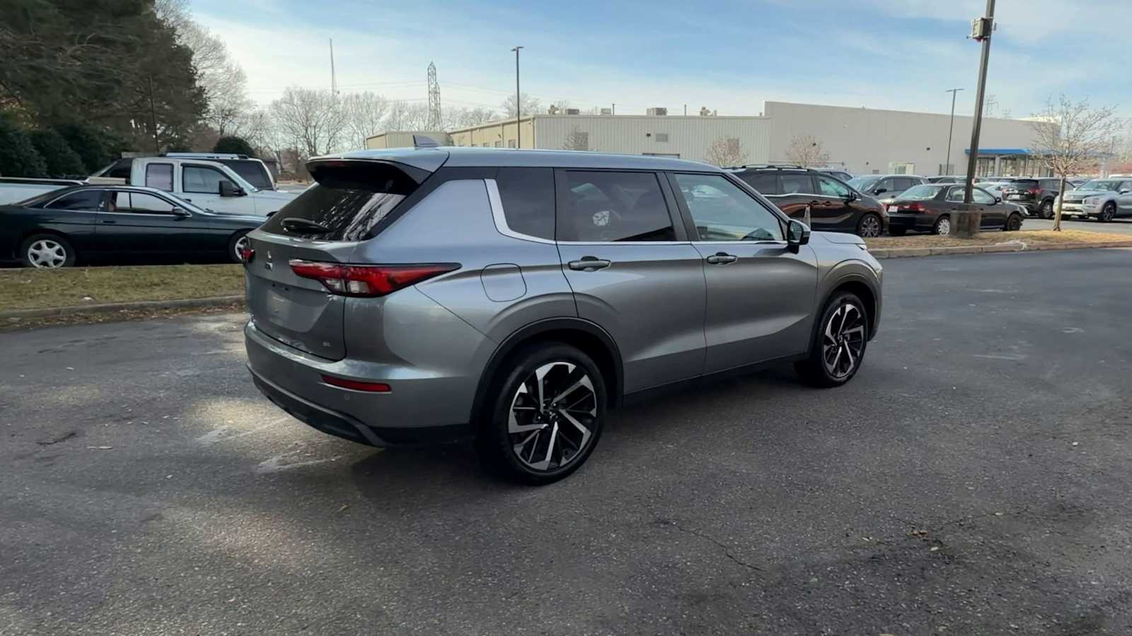 Thumbnail: 2024 Mitsubishi Outlander - 8