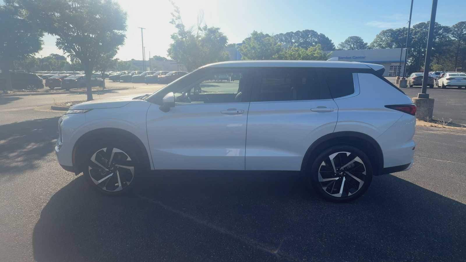 Thumbnail: 2024 Mitsubishi Outlander - 5