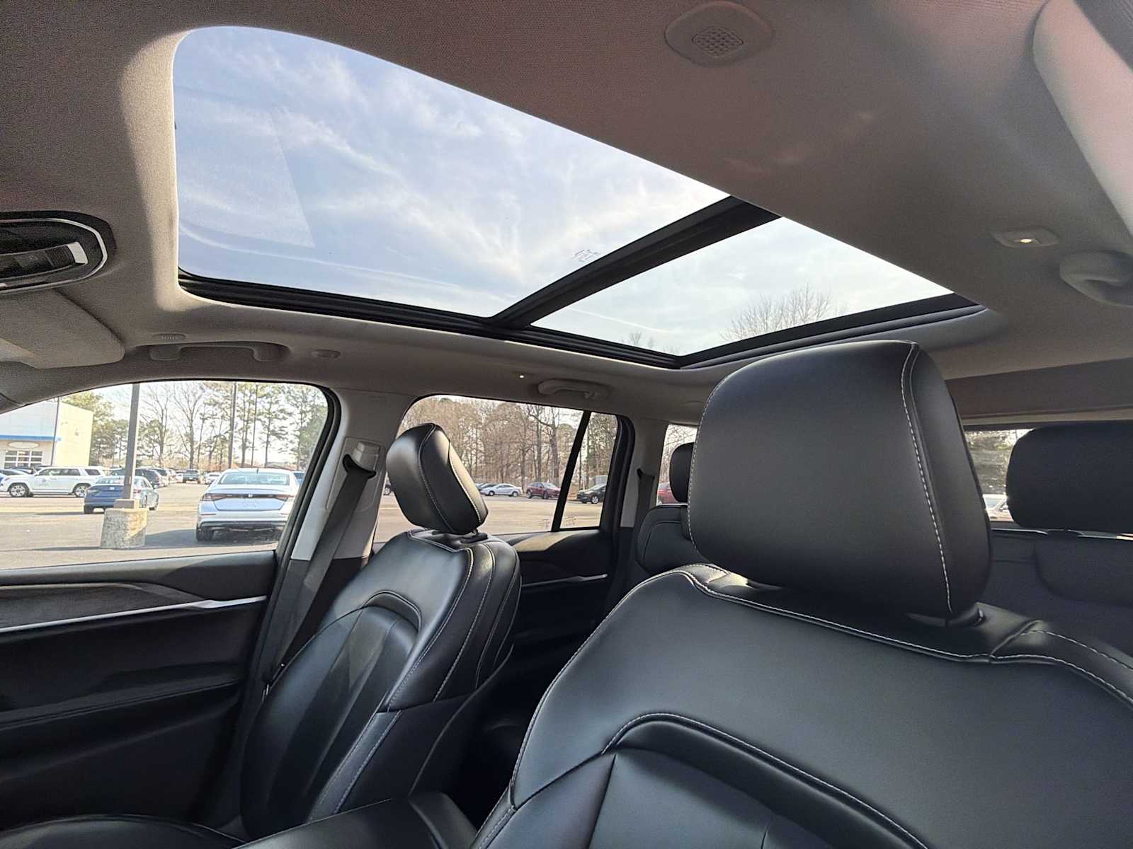 Thumbnail: 2024 Jeep Grand Cherokee - 16