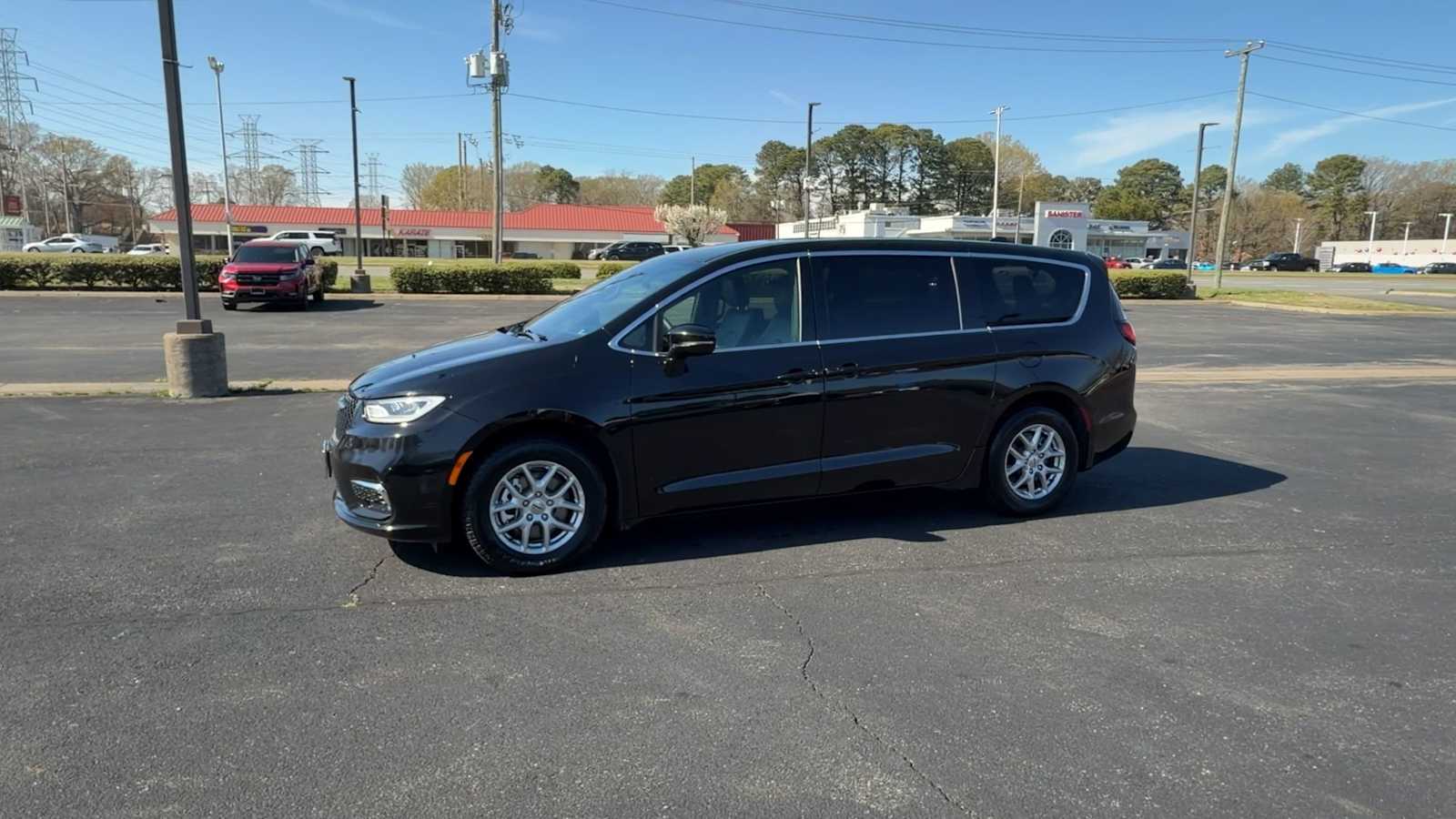 Thumbnail: 2025 Chrysler Pacifica - 4