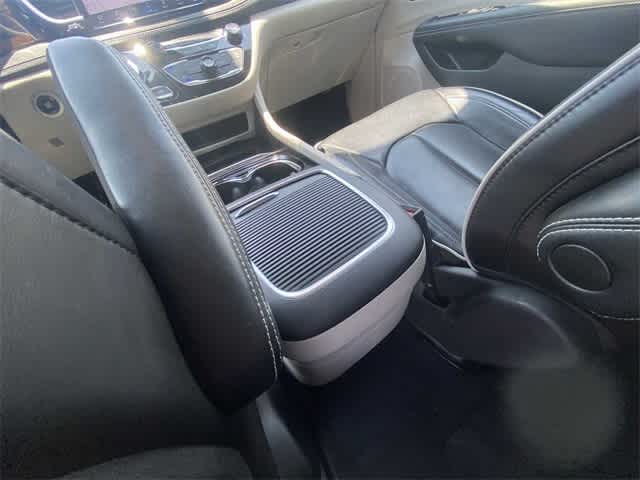 Thumbnail: 2023 Chrysler Pacifica - 23