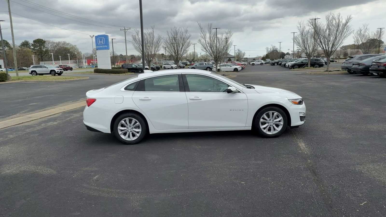 Thumbnail: 2024 Chevrolet Malibu - 9