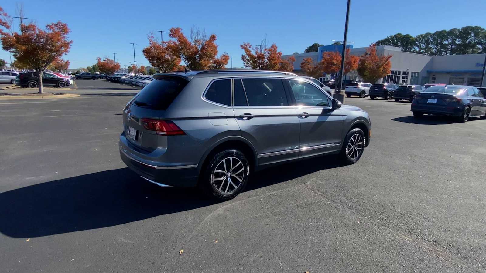 Thumbnail: 2021 Volkswagen Tiguan - 8