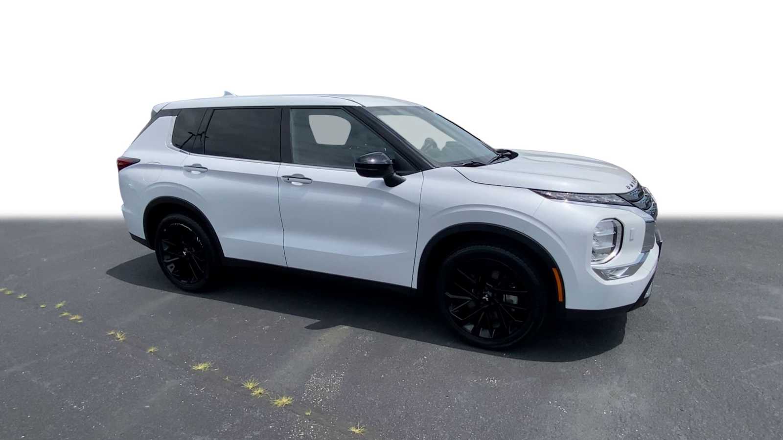 2023 Mitsubishi Outlander Black Edition 2