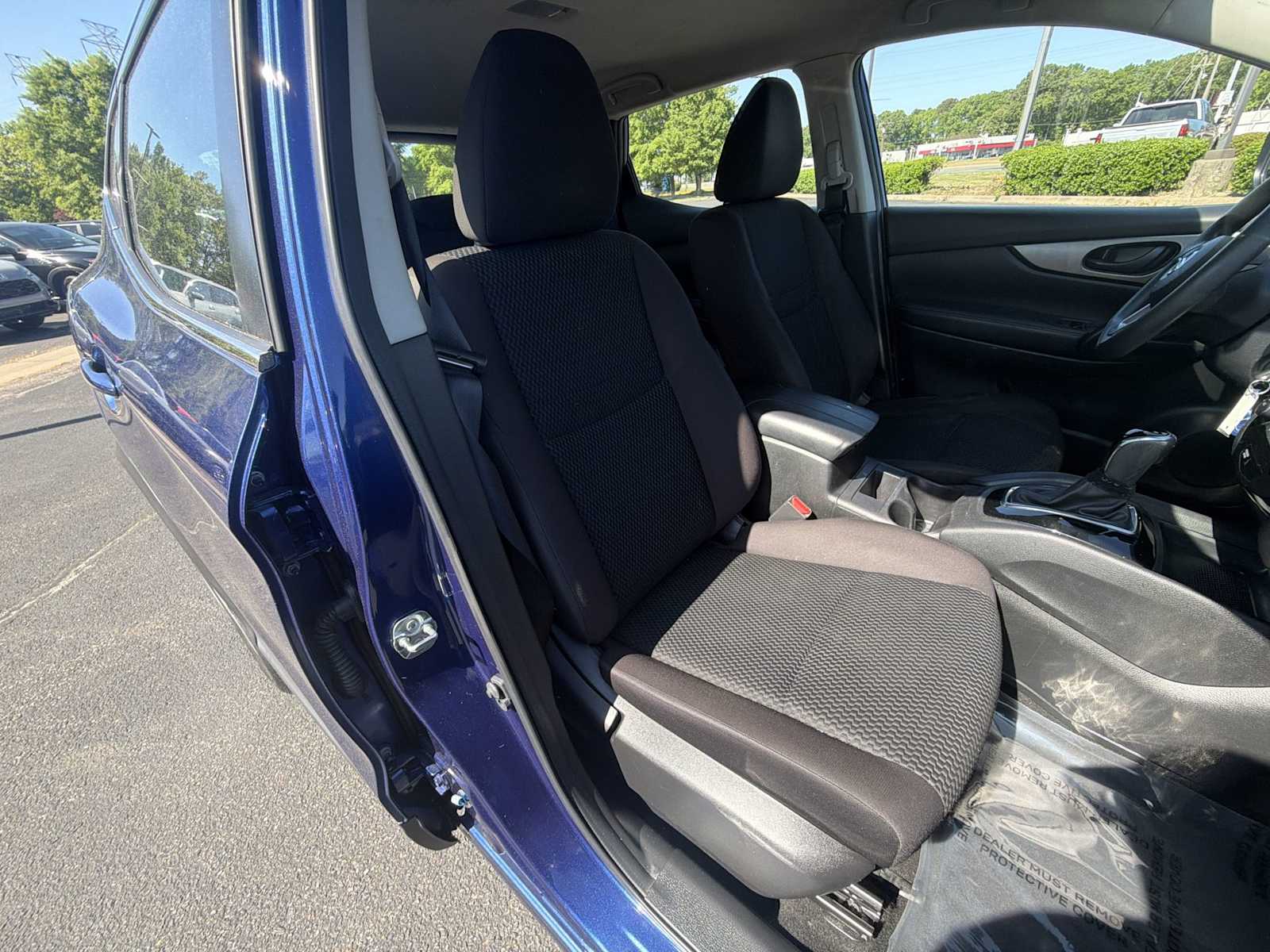 Thumbnail: 2020 Nissan Rogue Sport - 25