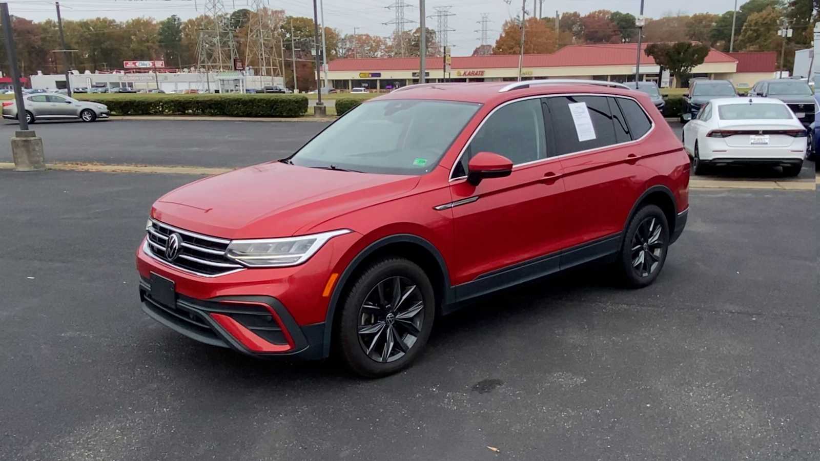 Thumbnail: 2022 Volkswagen Tiguan - 4
