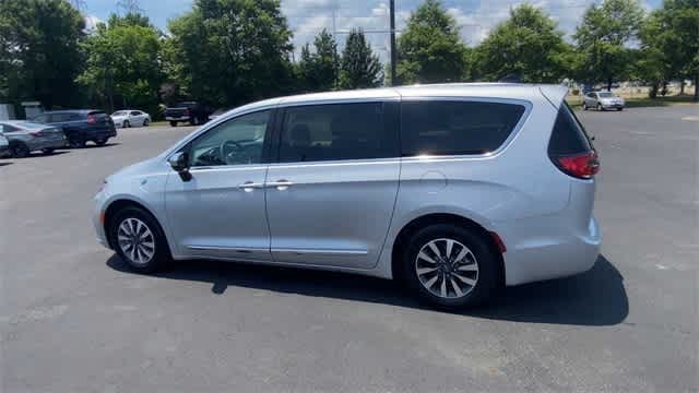 Thumbnail: 2023 Chrysler Pacifica - 6