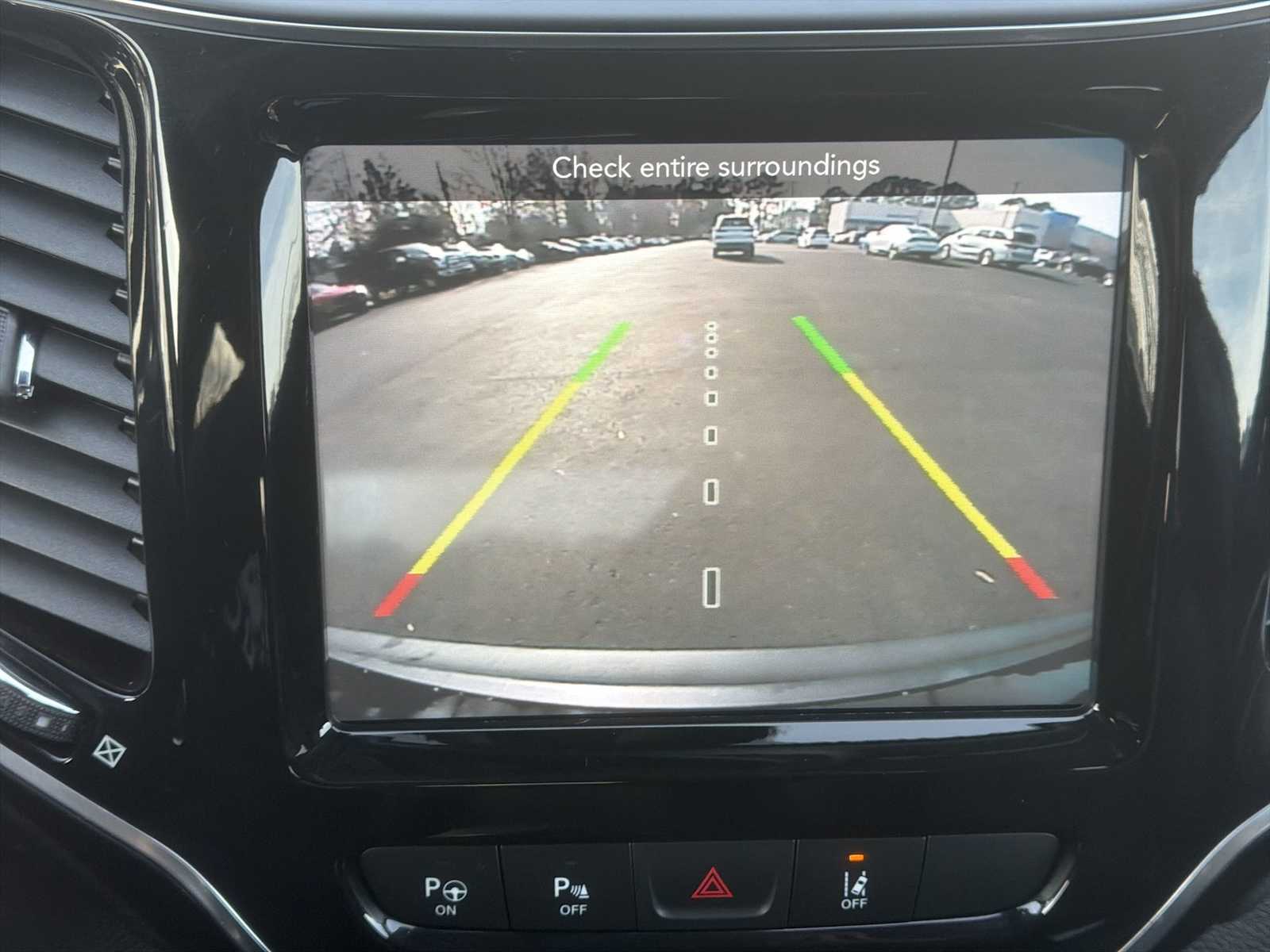 Thumbnail: 2021 Jeep Cherokee - 24