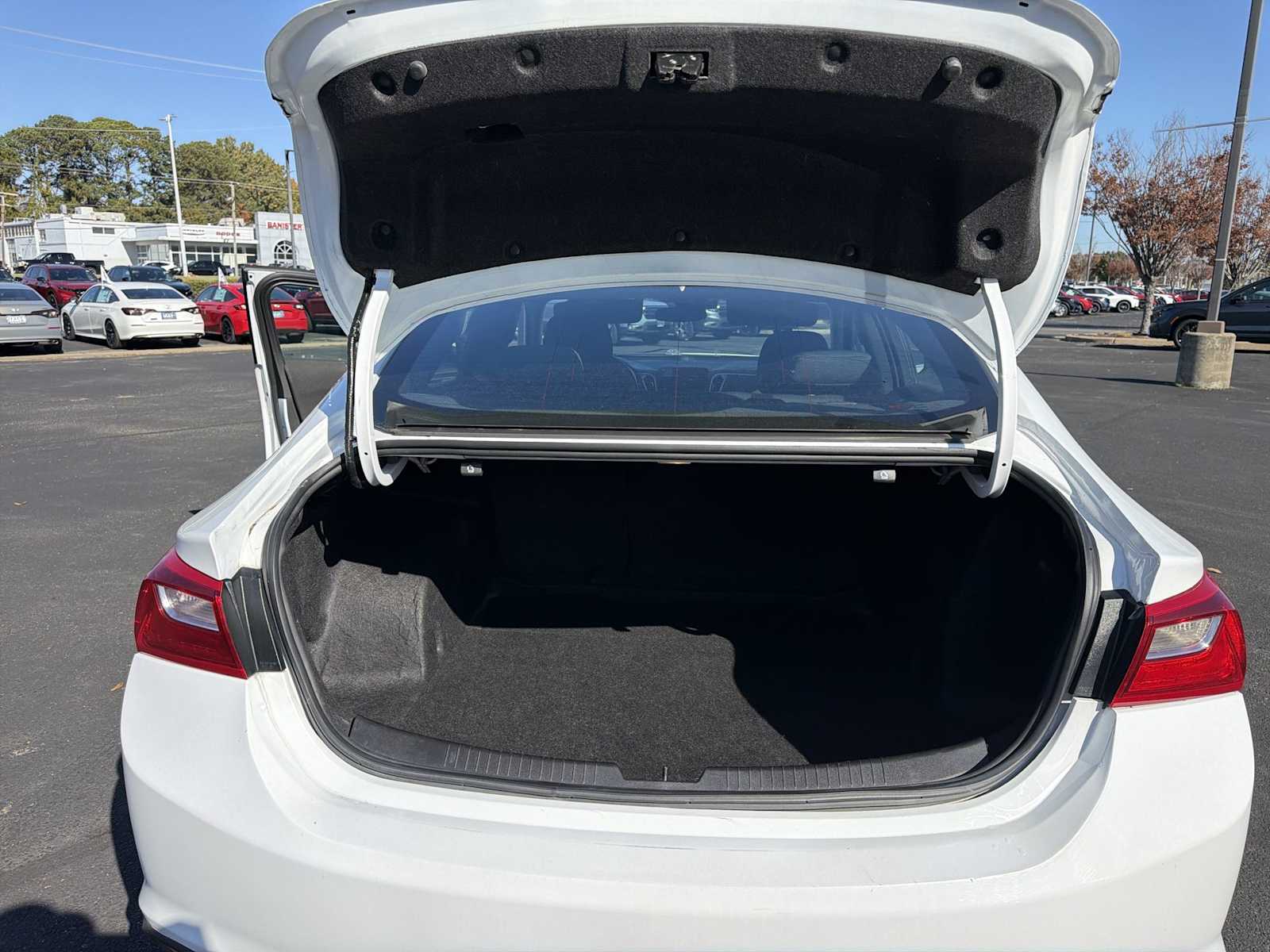 Thumbnail: 2023 Chevrolet Malibu - 20