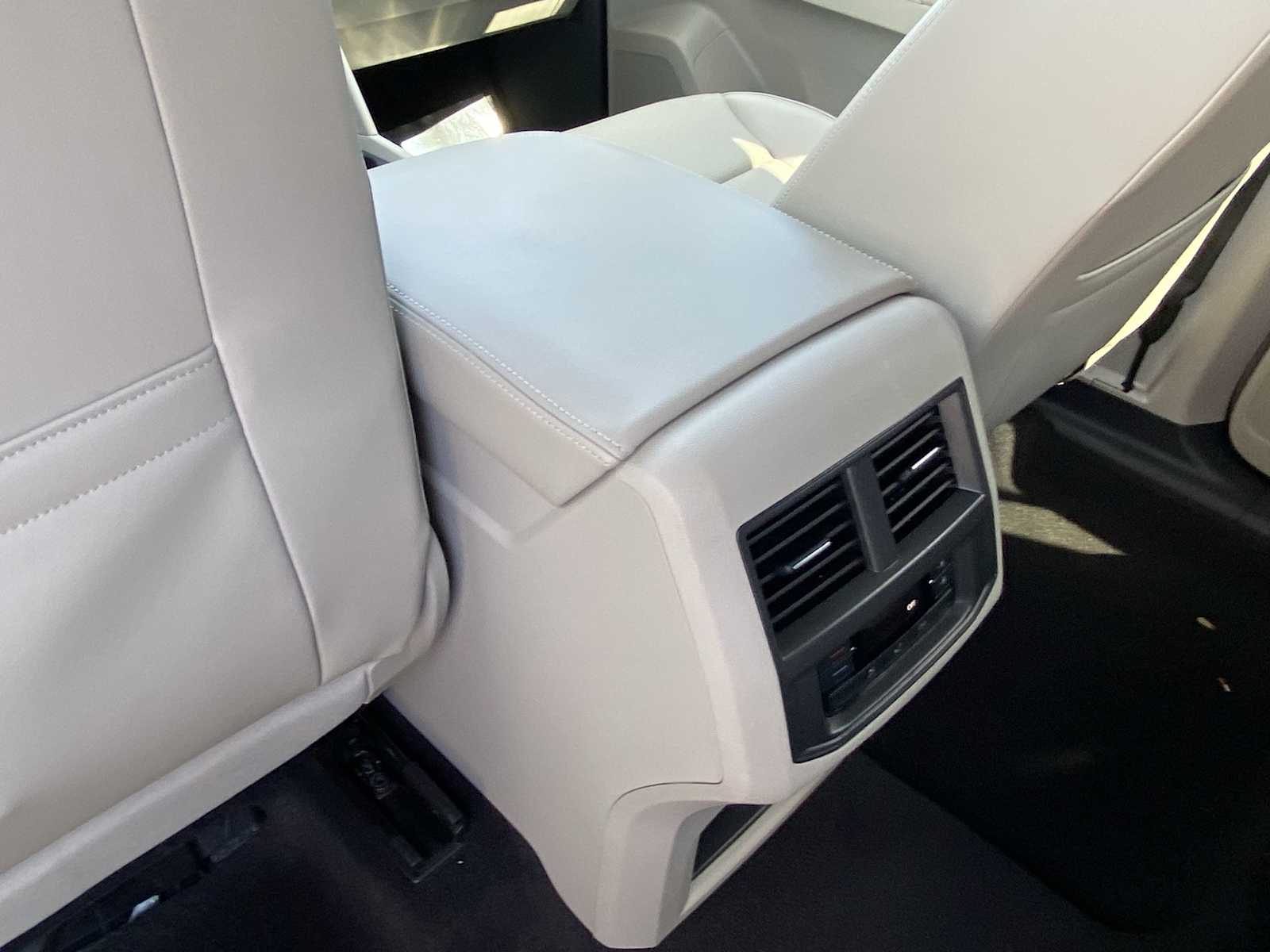 Thumbnail: 2022 Volkswagen Atlas - 21