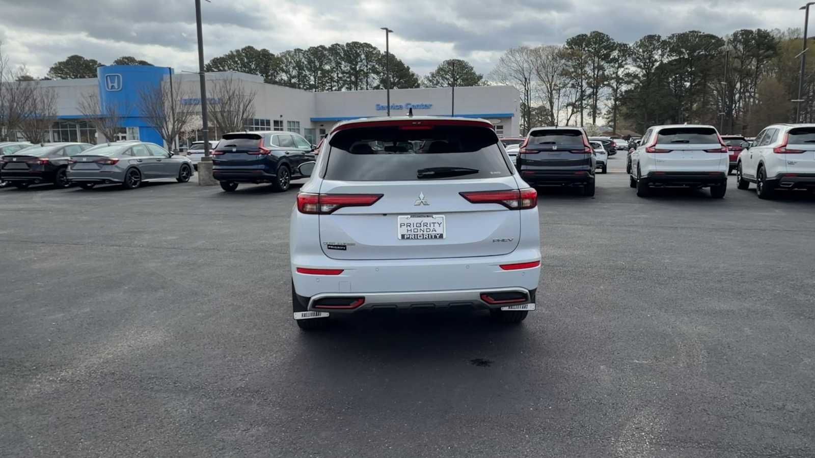 Thumbnail: 2024 Mitsubishi Outlander - 7