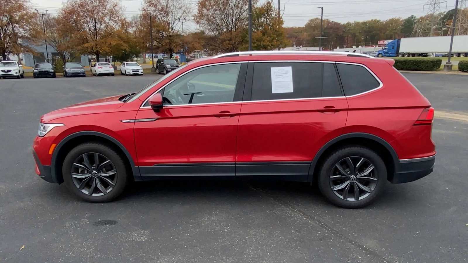 Thumbnail: 2022 Volkswagen Tiguan - 5