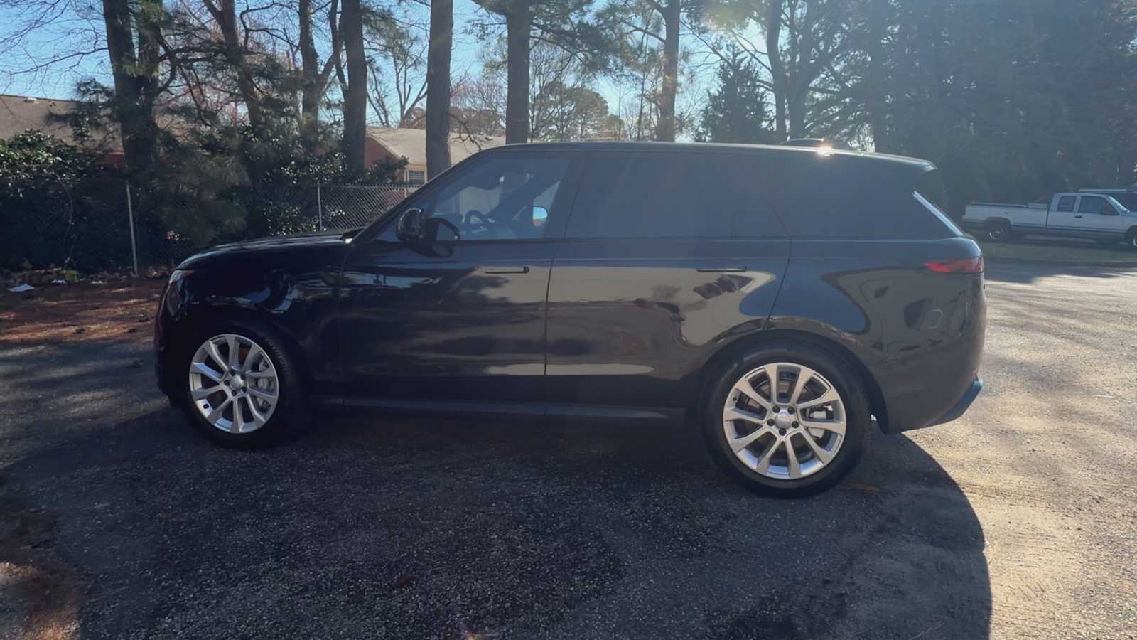Thumbnail: 2025 Land Rover Range Rover Sport - 6