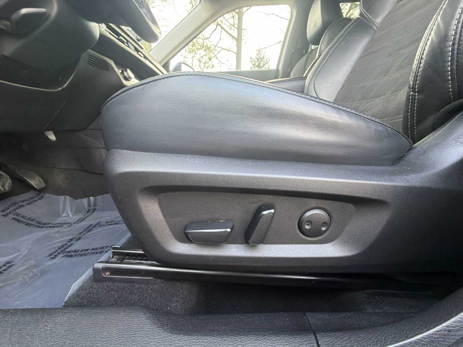 Thumbnail: 2023 Mitsubishi Outlander - 14