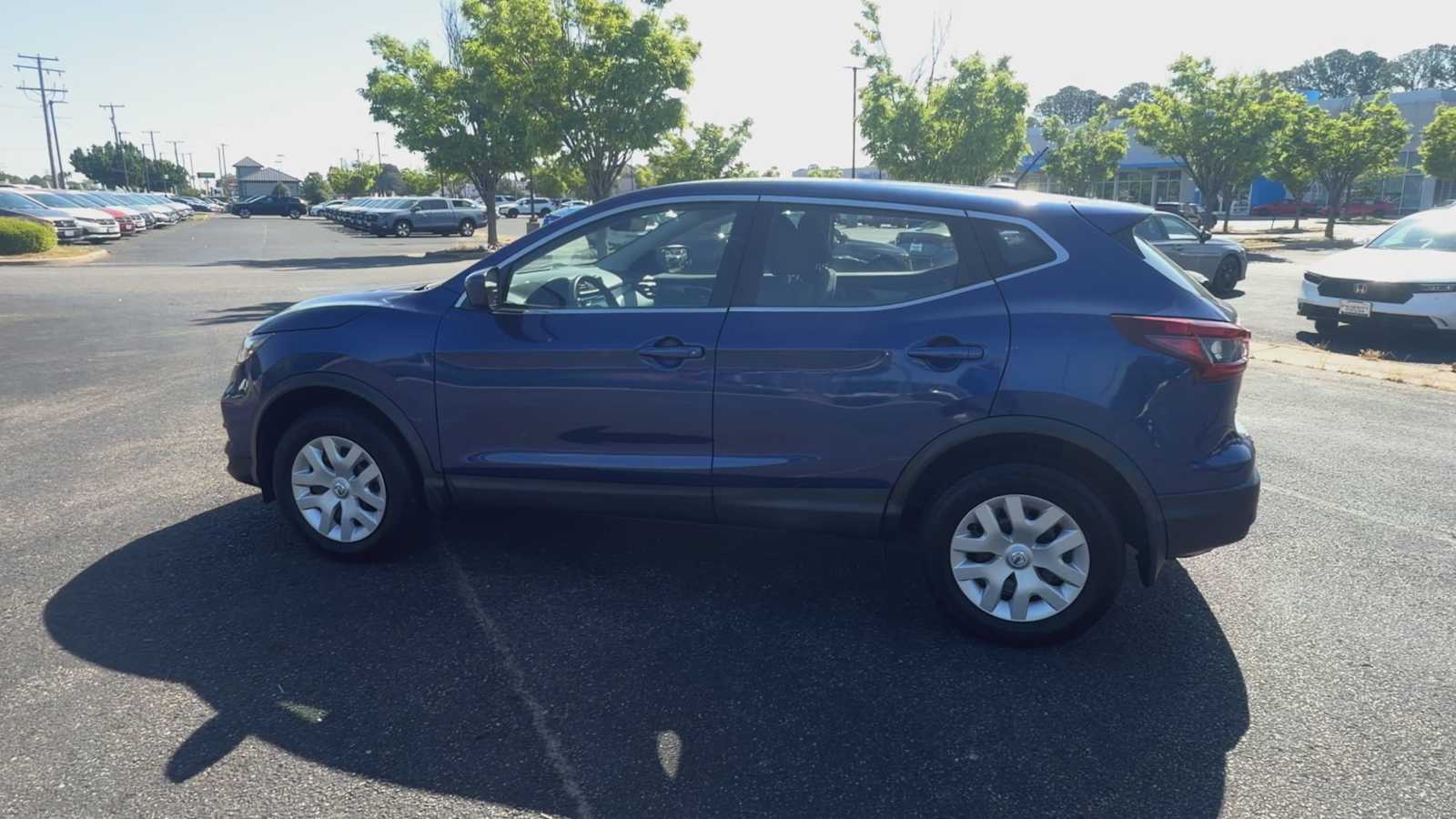 Thumbnail: 2020 Nissan Rogue Sport - 6