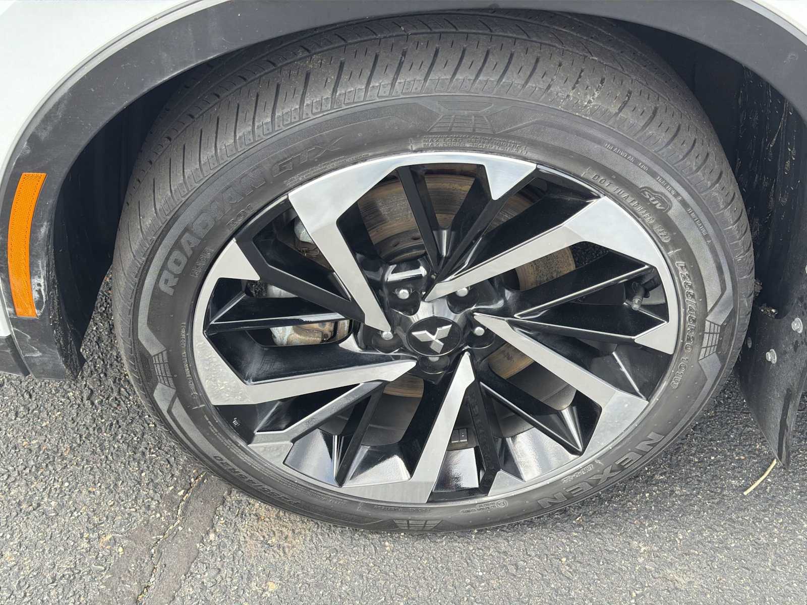 Thumbnail: 2024 Mitsubishi Outlander - 19