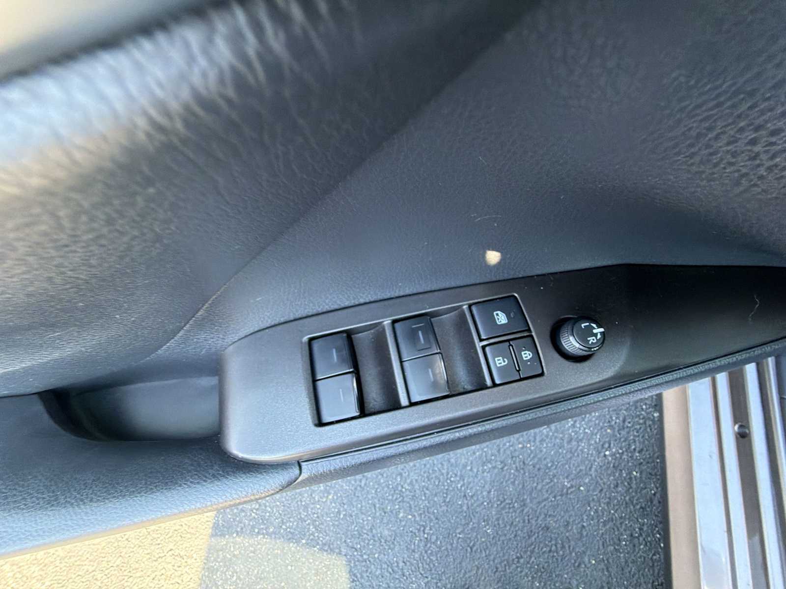 Thumbnail: 2022 Toyota Camry - 15