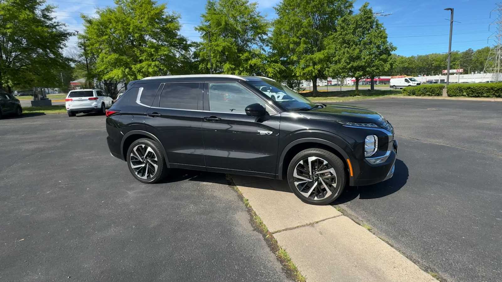 Thumbnail: 2024 Mitsubishi Outlander - 2