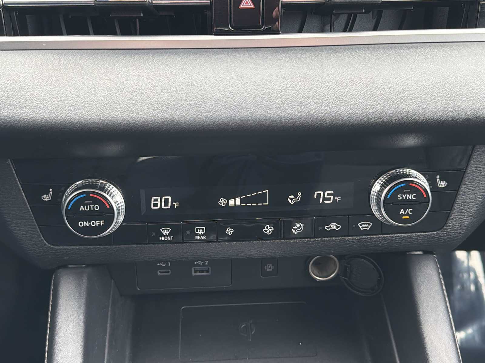 Thumbnail: 2024 Mitsubishi Outlander - 16