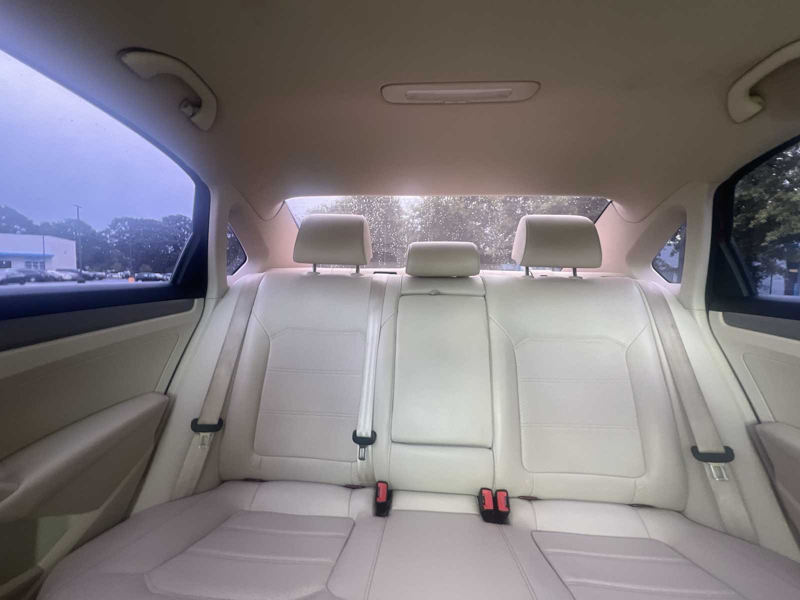 Thumbnail: 2015 Volkswagen Passat - 25