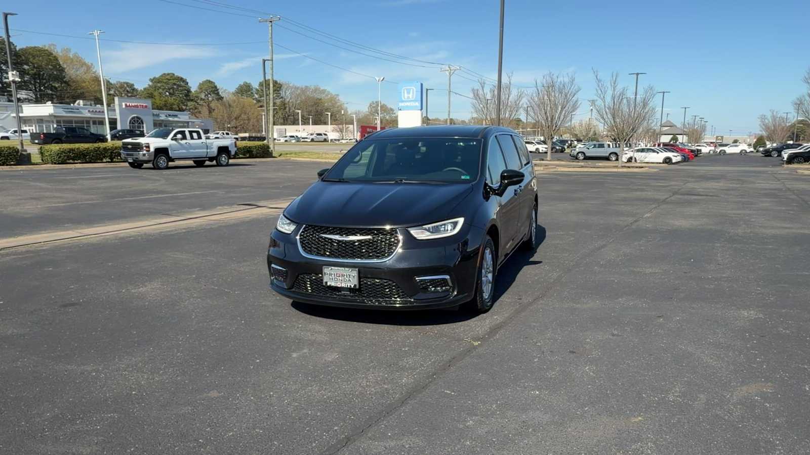 Thumbnail: 2025 Chrysler Pacifica - 3