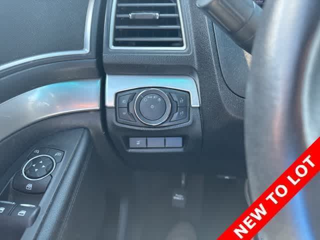 Thumbnail: 2016 Ford Explorer - 9