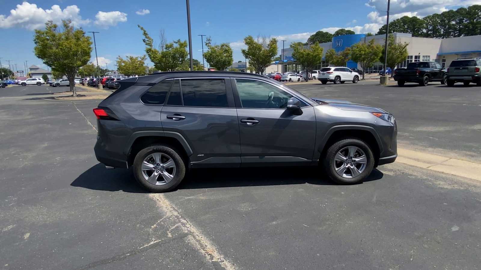 Thumbnail: 2022 Toyota RAV4 - 9