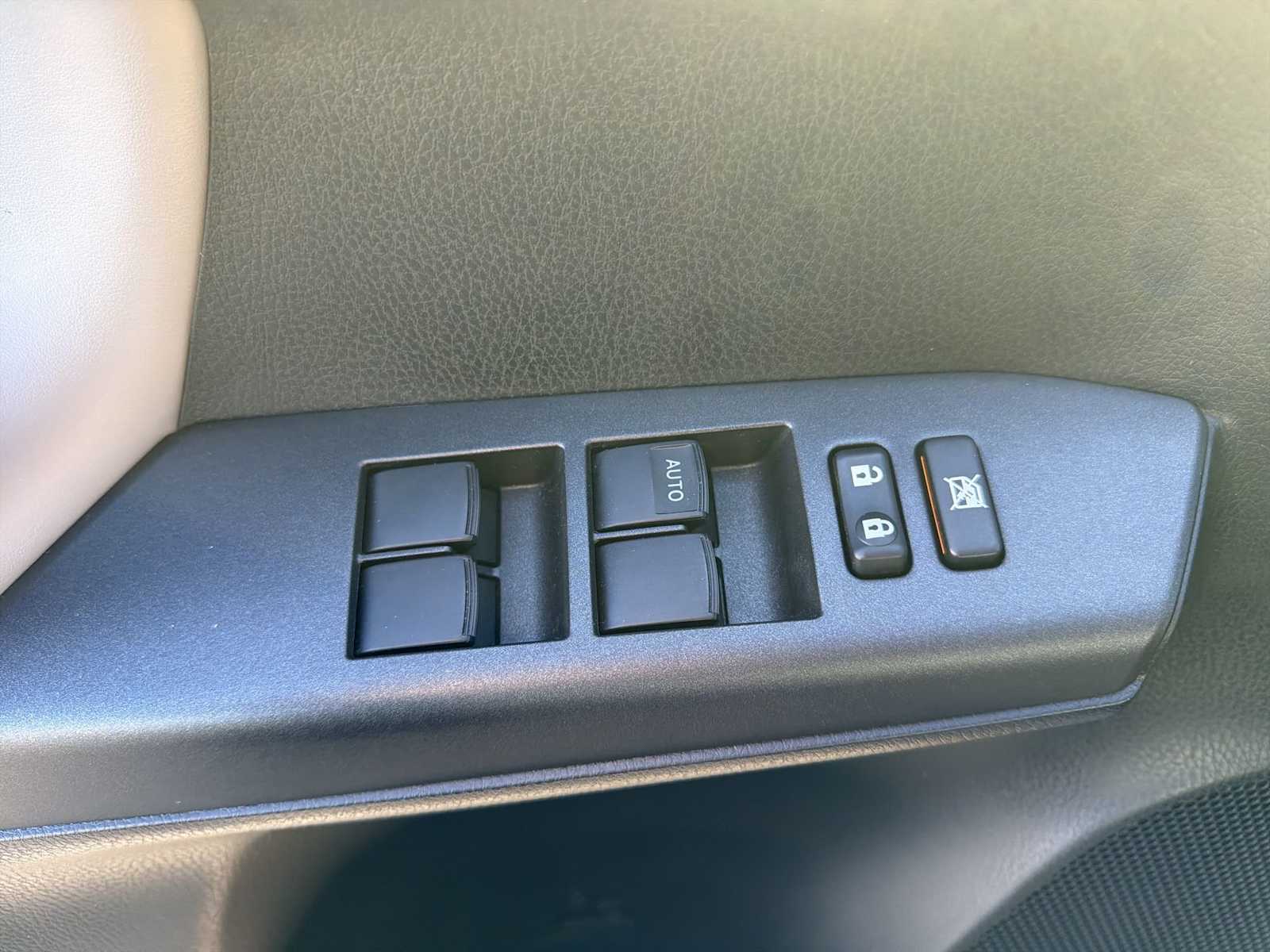 Thumbnail: 2018 Toyota RAV4 - 15