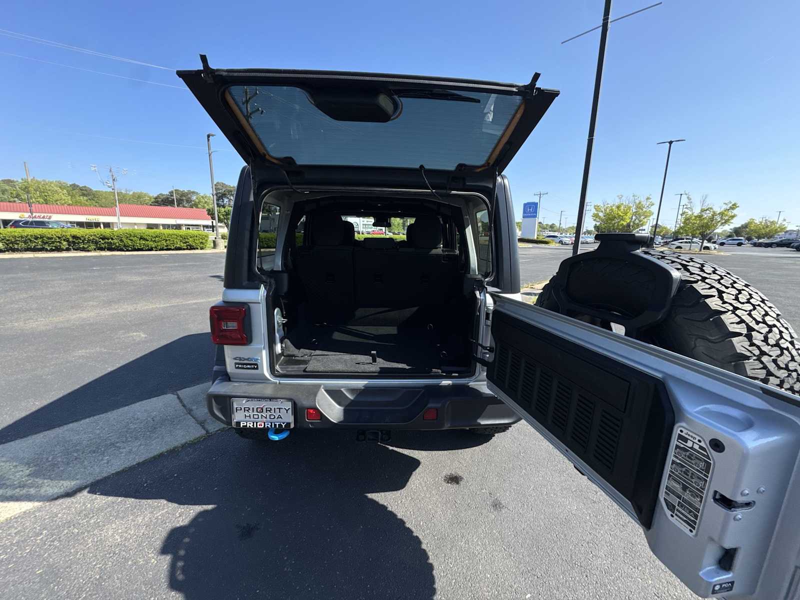 Thumbnail: 2024 Jeep Wrangler - 19