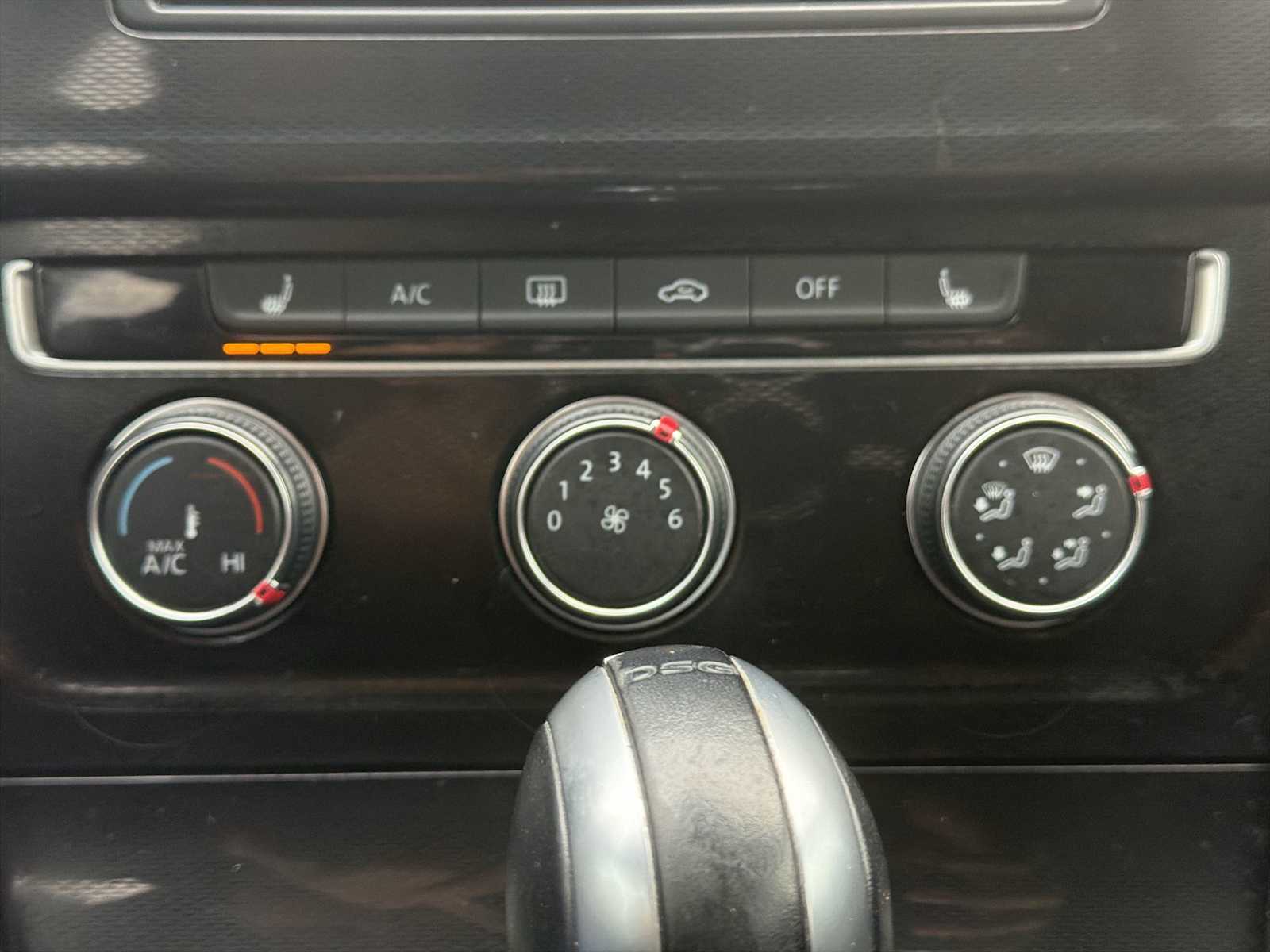 Thumbnail: 2015 Volkswagen Golf - 17