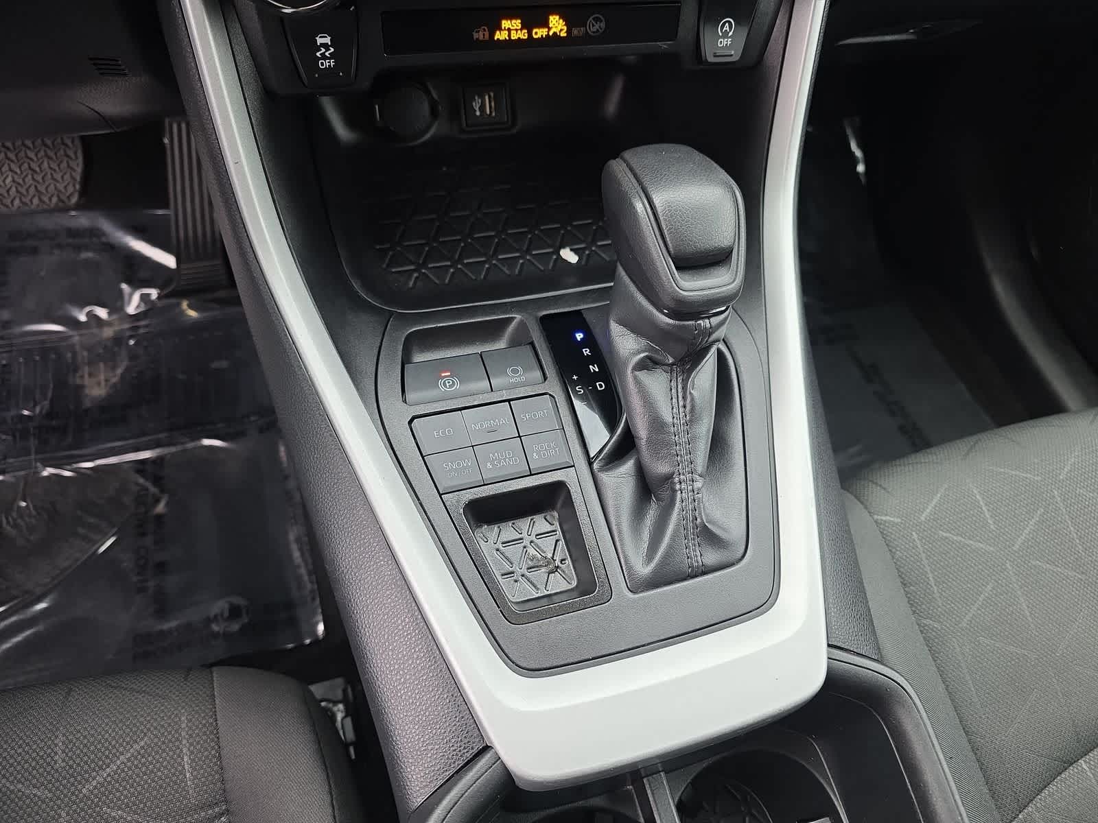 Thumbnail: 2024 Toyota RAV4 - 25