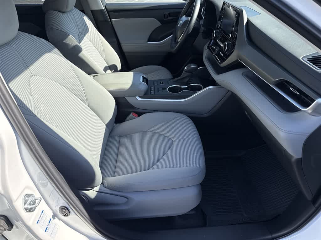 Thumbnail: 2022 Toyota Highlander - 10