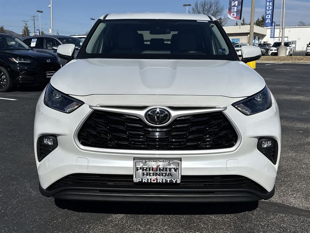 Thumbnail: 2022 Toyota Highlander - 4