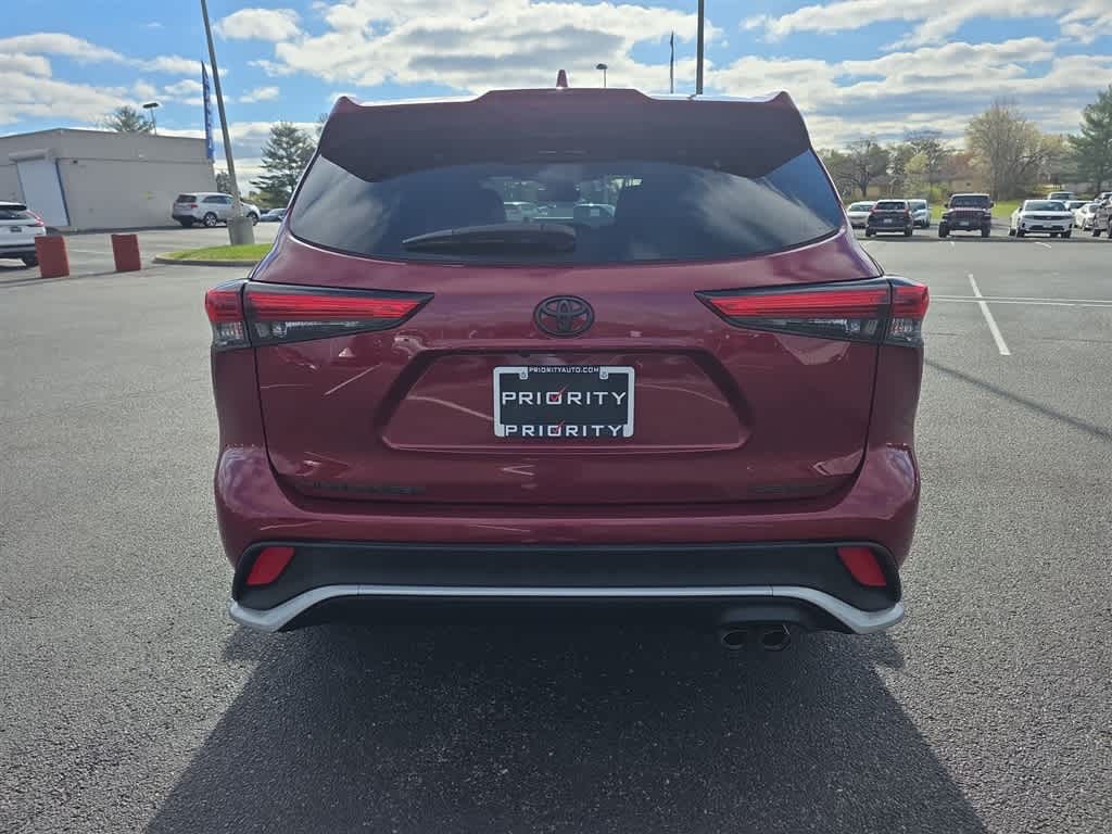 Thumbnail: 2021 Toyota Highlander - 8