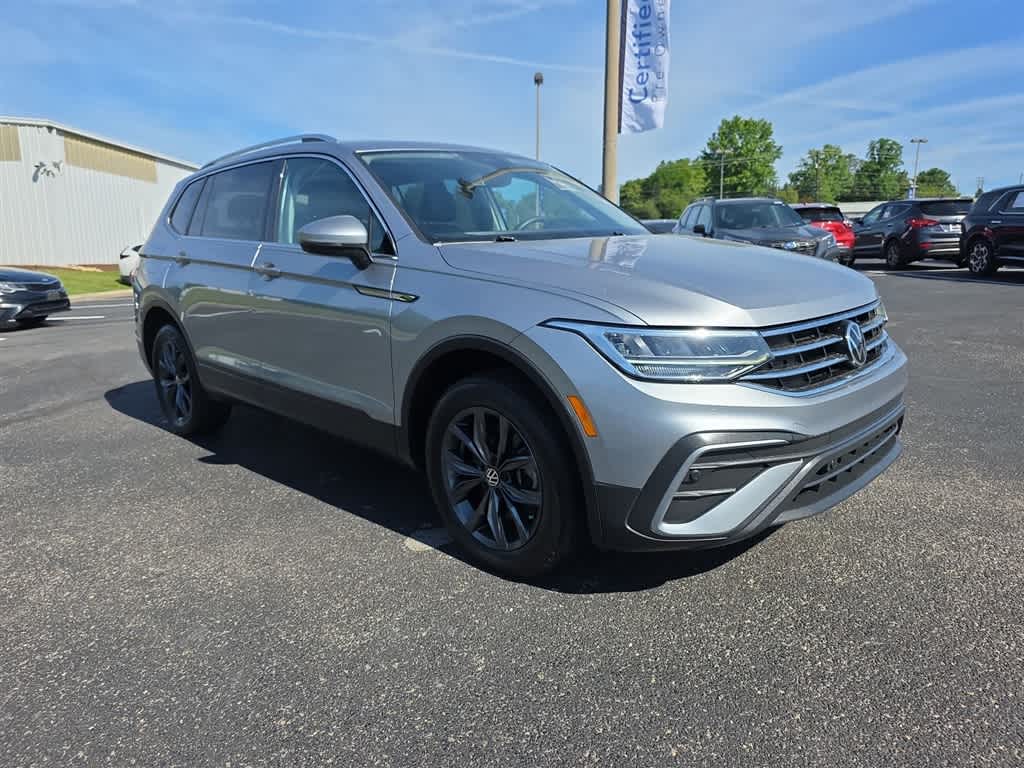 Thumbnail: 2022 Volkswagen Tiguan - 3
