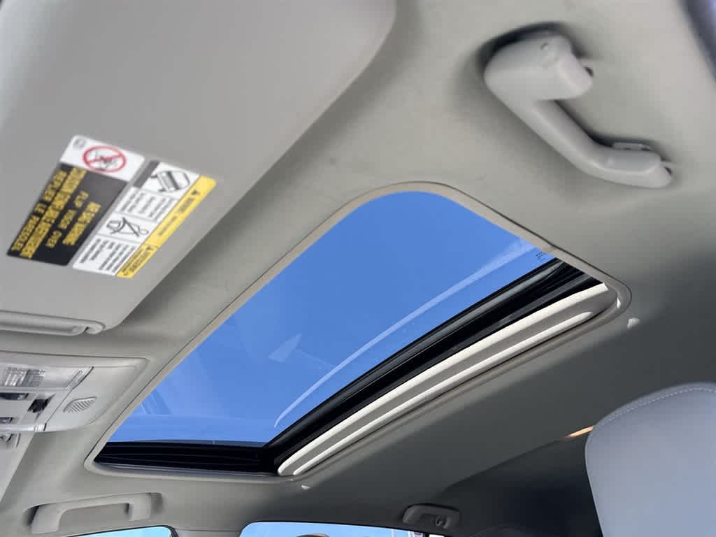 Thumbnail: 2018 Toyota RAV4 - 25