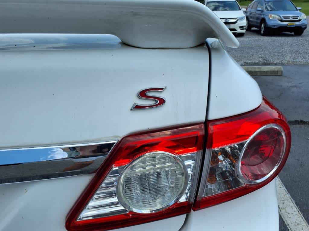 2013 Toyota Corolla LE 4