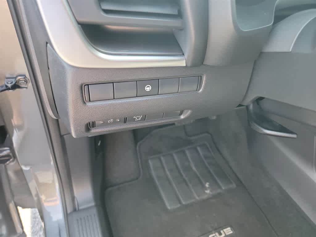 2023 Nissan Rogue SV 12