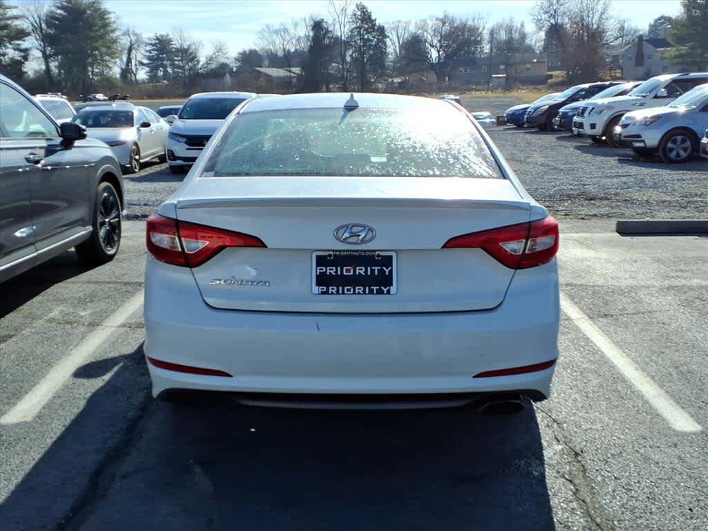 Thumbnail: 2015 Hyundai Sonata - 10